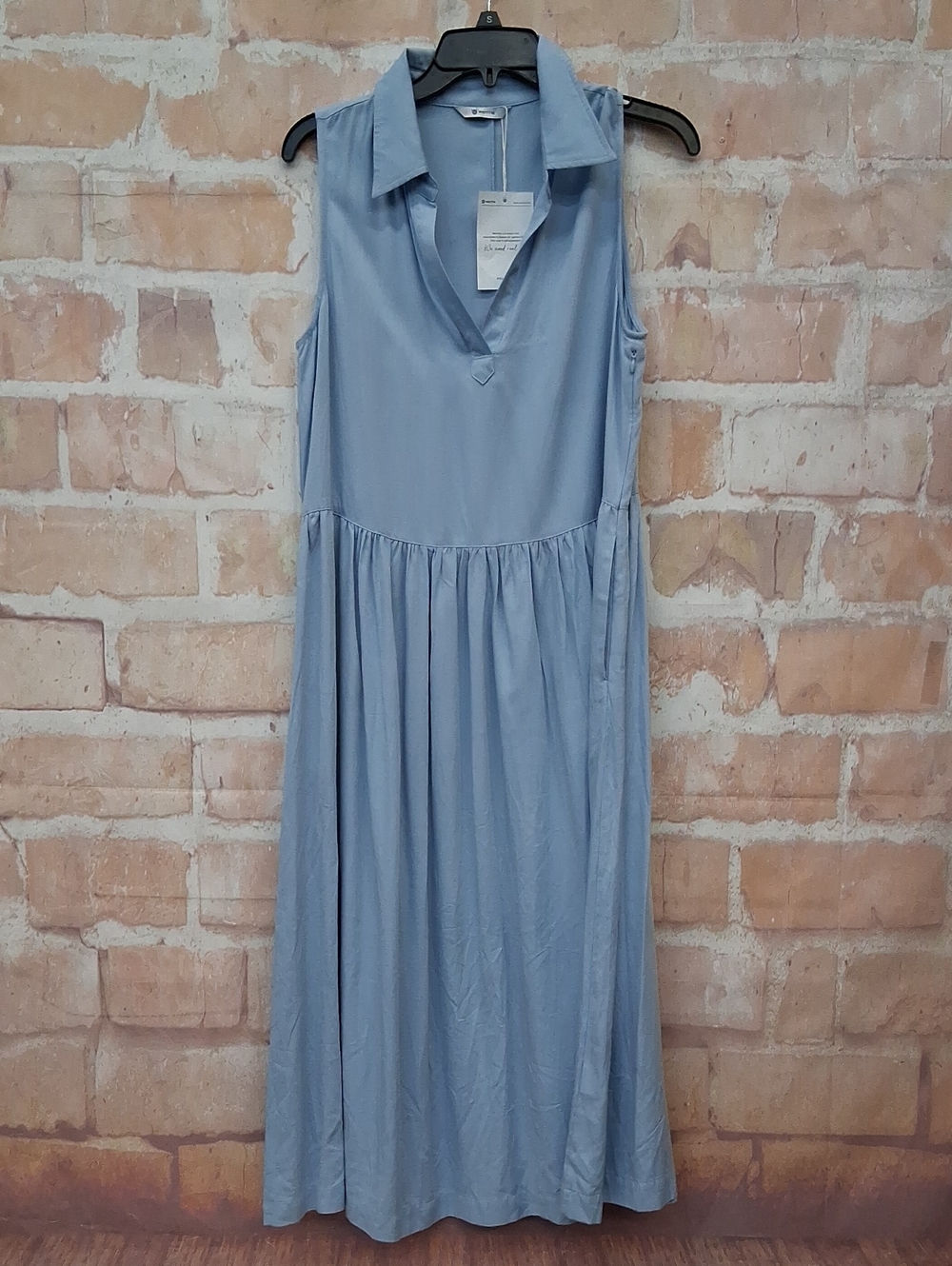NWT Wenrine Light Blue Sleeveless Collared Maxi Dress